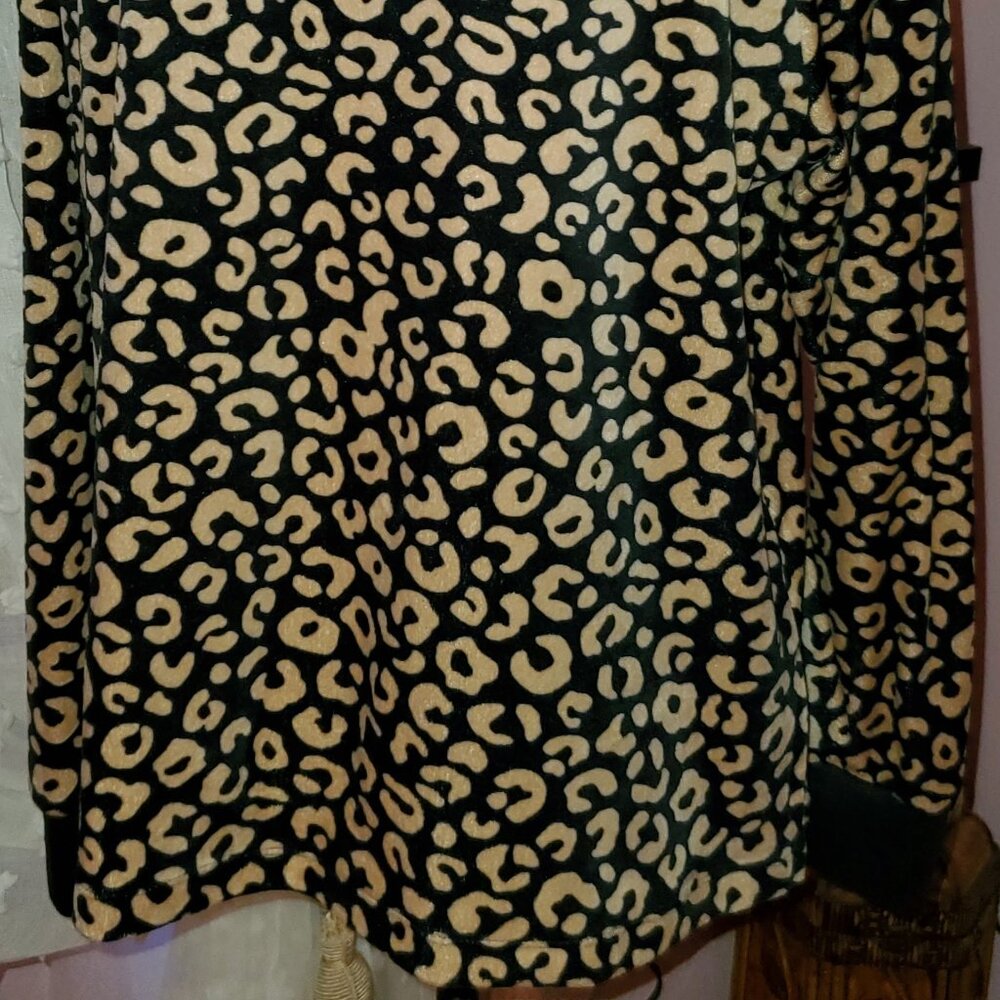 Kate Spade Black and Tan Velour Animal Print Leopard Cheetah Pajama Top Large - Picture 4 of 7